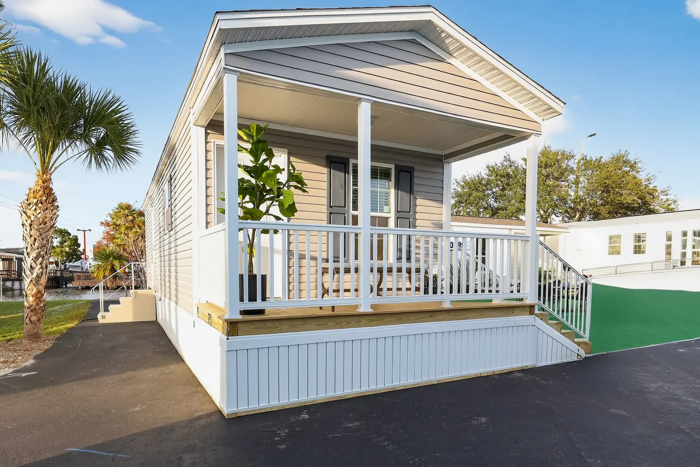 Prime Daybreak 261 front porch and exterior
