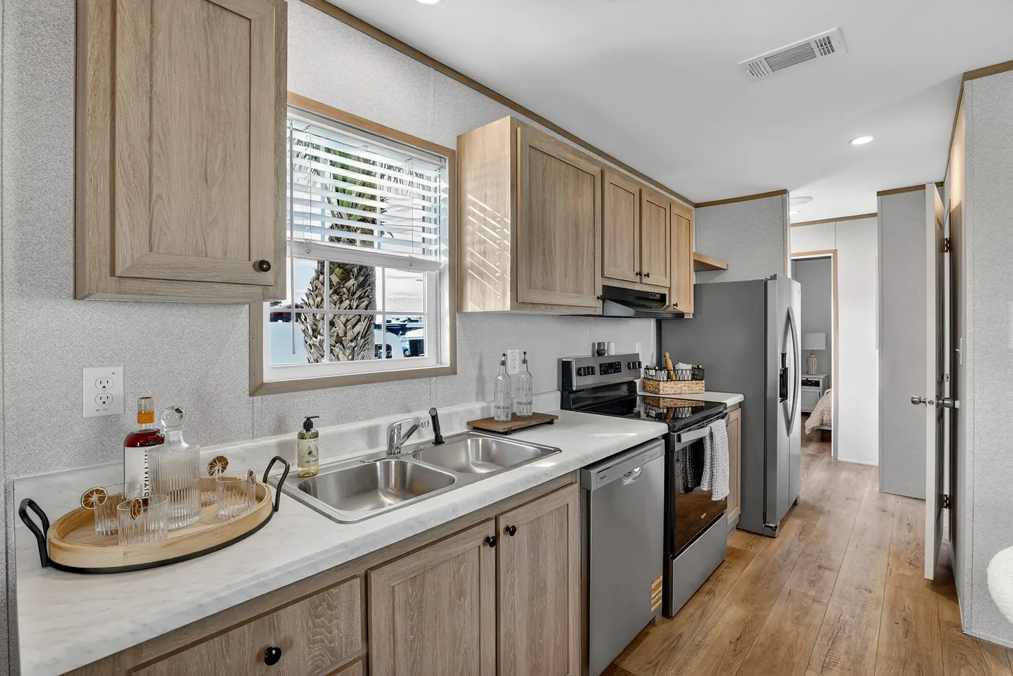 Prime Daybreak 261 kitchen with light wood cabinets