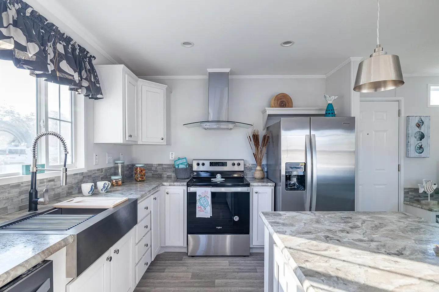 RH1381A kitchen appliances and work surfaces